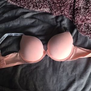 Vs 34d bra has some hair dye stains